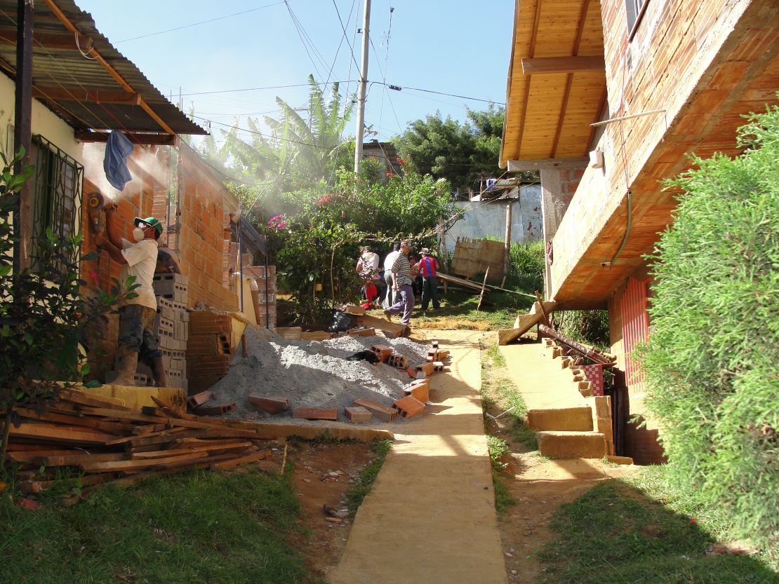 Desarrollo del Programa MIB (Mejoramiento Integral de Barrios) - Barrio La Cruz.