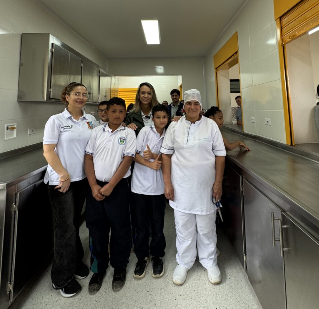 Avanzamos en la entrega de cocinas y comedores